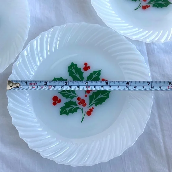 Termocrisa White Milkglass 4 Holly Dessert Plates - Picture 5 of 6